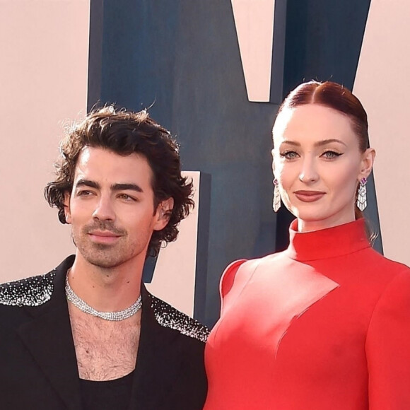 Joe Jonas et Sophie Turner, enceinte, au photocall de la soirée "Vanity Fair" lors de la 94ème édition de la cérémonie des Oscars à Los Angeles, le 27 mars 2022. 