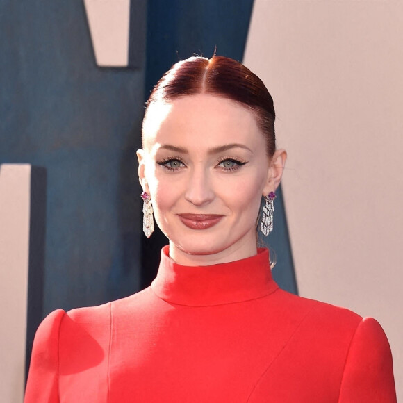 Sophie Turner, enceinte, au photocall de la soirée "Vanity Fair" lors de la 94ème édition de la cérémonie des Oscars à Los Angeles, le 27 mars 2022. 