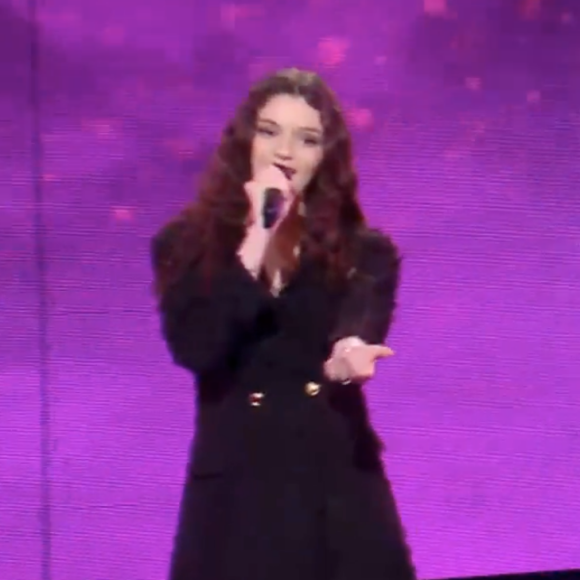 Nour et Emilie de l'équipe de Florent Pagny se sont affrontés en battle dans "The Voice 11" - Émission du 2 avril 2022, TF1
