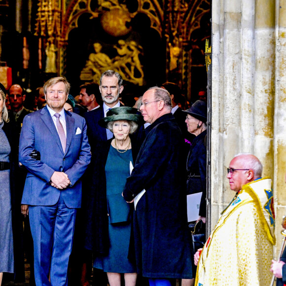 La reine Margrethe II de Danemark et La princesse Beatrix des Pays-Bas, La reine Maxima et le roi Willem-Alexander des Pays-Bas, Le roi Felipe VI d'Espagne, Le prince Albert II de Monaco - Service d'action de grâce en hommage au prince Philip, duc d'Edimbourg, à l'abbaye de Westminster à Londres, le 29 mars 2022. Le prince Philip, duc d'Edimbourg, est décédé le 9 avril 2021.