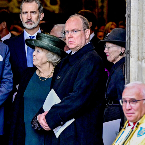 La reine Margrethe II de Danemark et La princesse Beatrix des Pays-Bas, La reine Maxima et le roi Willem-Alexander des Pays-Bas, Le roi Felipe VI d'Espagne, Le prince Albert II de Monaco - Service d'action de grâce en hommage au prince Philip, duc d'Edimbourg, à l'abbaye de Westminster à Londres.