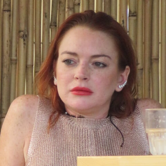 Exclusif - Lindsay Lohan en vacances avec des amis sur la plage de Mykonos en Grèce, le 17 juin 2018. 