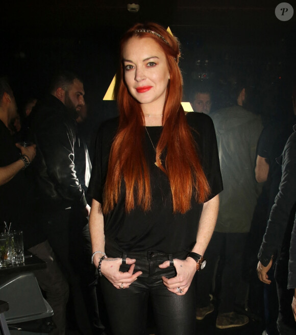 Lindsay Lohan pose dans son club éponyme "Lohan" à Athènes le 26 février 2018. 