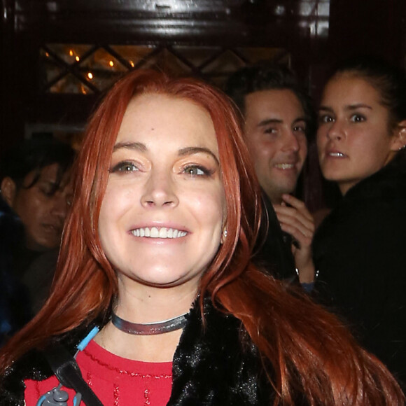 Lindsay Lohan arrive au club "Loulou" à Londres, le 17 novembre 2016. 