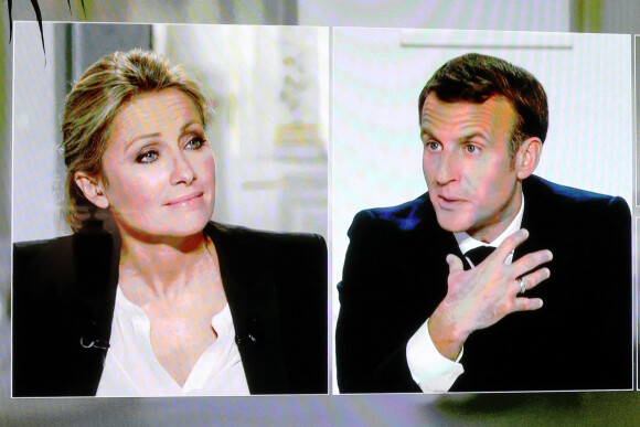 Interview télévisée du président de la république, Emmanuel Macron par les journalistes Anne- Sophie Lapix (France Televisions) et Gilles Bouleau (TF1), au palais de l'Elysée, Paris, le 14 octobbre 2020.