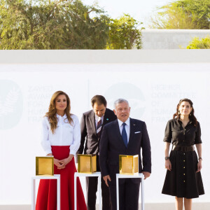 Le roi Abdallah de Jordanie et la reine Rania assistent à la remise de prix Human Fraternity à Abou Dabi le 26 février 2022.