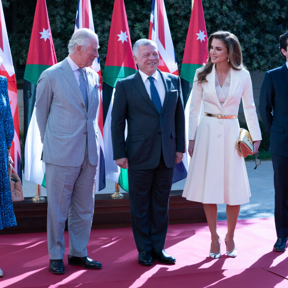 Camilla Parker Bowles, duchesse de Cornouailles, le prince Charles, le roi Abdallah II, la reine Rania et le prince Hussein de Jordanie - Le prince de Galles et sa femme la duchesse de Cornouailles sont reçus au palais Al Husseiniya à Amman par le roi et la reine de Jordanie, à l'occasion de leur visite officielle en Jordanie. Le 16 novembre 2021