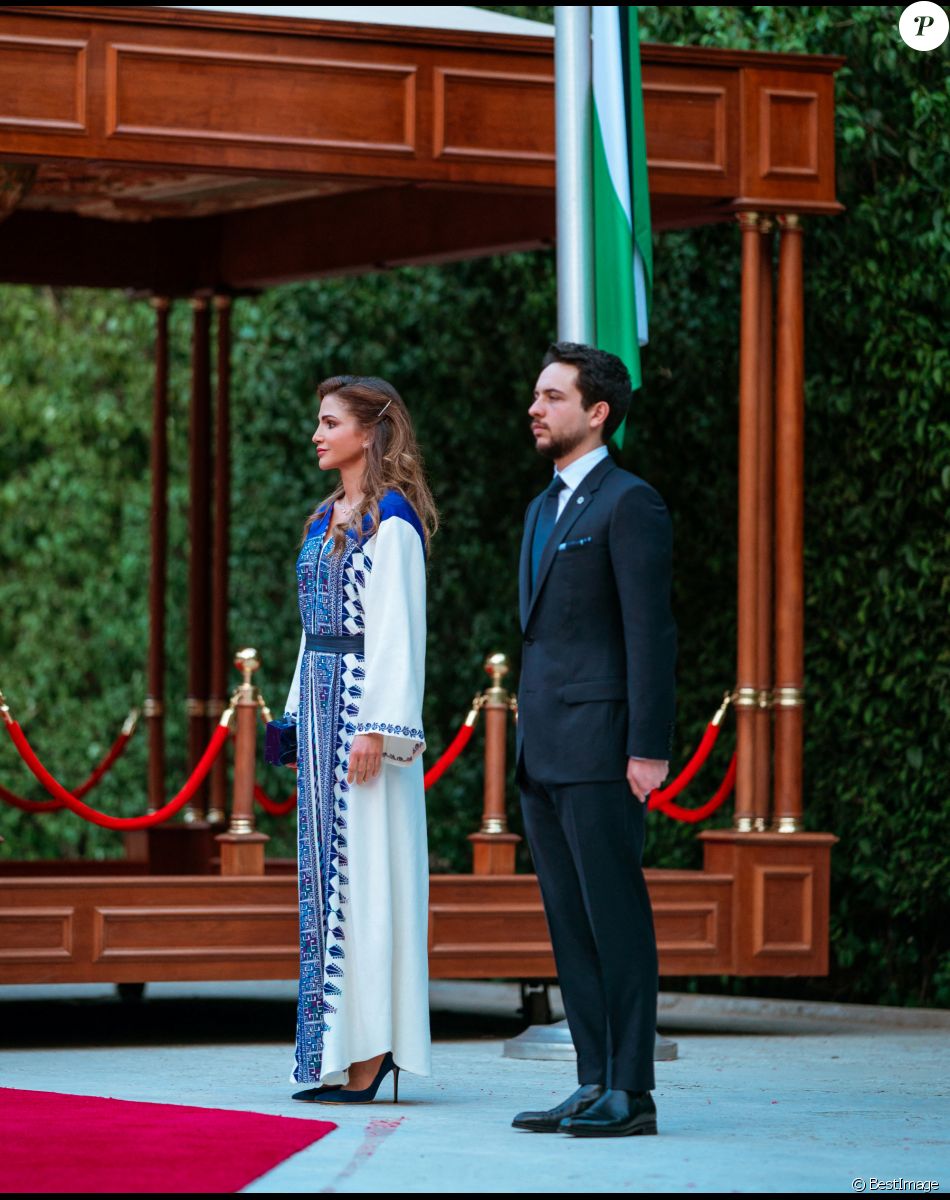 La reine rania de Jordanie et son fils le prince Hussein ben Abdallah lors des festivités pour le 74eme anniversaire de l'indépendance de la Jordanie à Amman le 25 mai 2020.