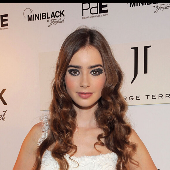 Lily Collins au défilé de mode Europa Bridal Fashion Show de Madrid