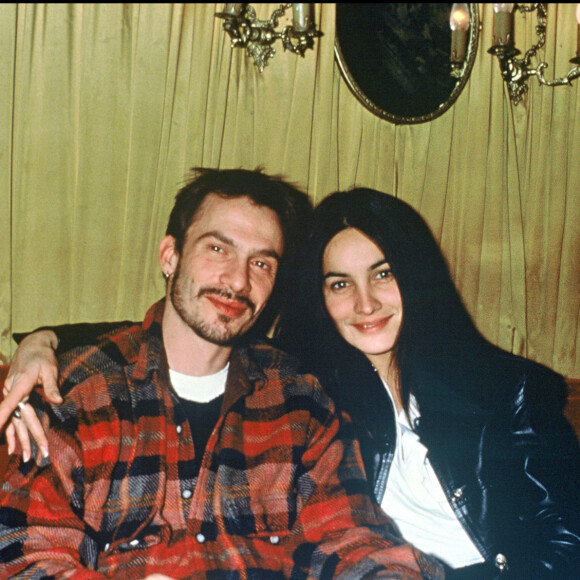 Florent Pagny et sa femme Azucena en soirée à Paris en 1993.
