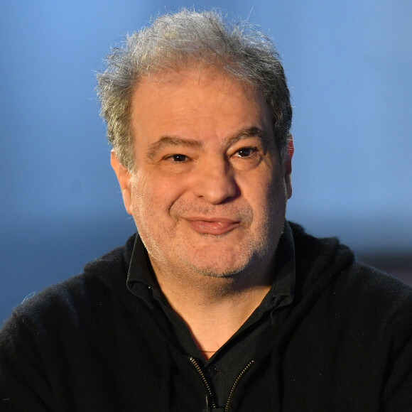 Raphaël Mezrahi lors de l'enregistrement de l'émission "Animaux stars" présentée par Bernard Montiel sur la chaîne Animaux TV et diffusée le 2 avril 2022 à 17h30. Le 16 février 2022. © Veeren / Bestimage