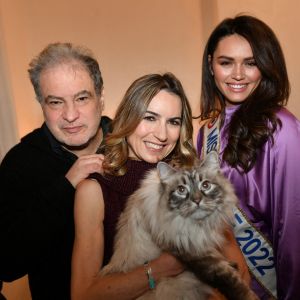 Exclusif - Raphaël Mezrahi, Diane Leyre (Miss France 2022) et Laetitia Barlerin - - Raphaël Mezrahi, Diane Leyre (Miss France 2022) et Laëtitia Barlerin dans les coulisses de l'enregistrement de l'émission "Animaux stars" présentée par Bernard Montiel sur la chaîne Animaux TV, le 16 février 2022. © Veeren / Bestimage