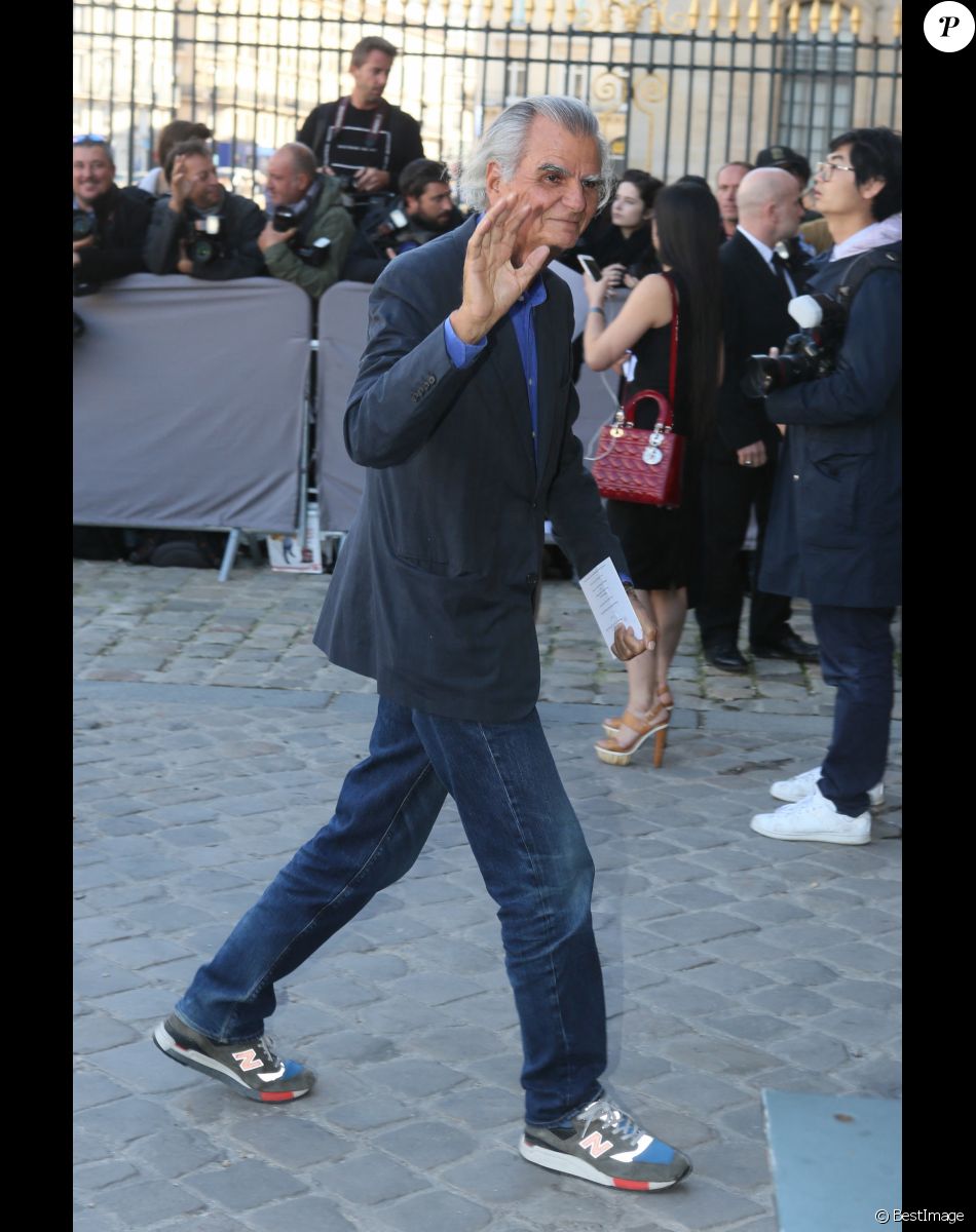 Patrick Demarchelier - Arrivées au défilé de mode au défilé de mode "Christian Dior", collection prêt-à-porter printemps-été 2016, à la Cour Carrée du Louvre à Paris. Le 2 Octobre 2015