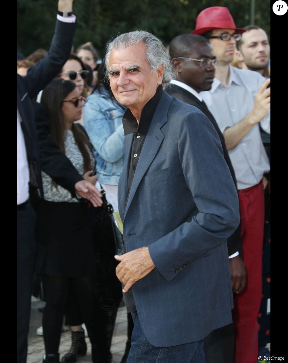 Patrick Demarchelier - Arrivée des people au défilé de mode "Louis Vuitton", collection prêt-à-porter printemps-été 2015, à Paris le 1er octobre 2014.