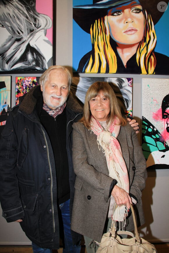 Jean-Jacques Debout et sa femme Chantal Goya - Vernissage de l'exposition de la vente aux enchères au profit de la fondation Brigitte Bardot à la galerie Drouot à Paris. Le 4 novembre 2021.