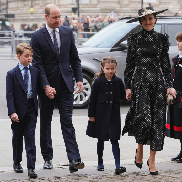Le prince William et Kate Middleton, avec leurs enfants, le prince George de Cambridge et la princesse Charlotte de Cambridge lors du service d'action de grâce en hommage au prince Philip, duc d'Edimbourg, à l'abbaye de Westminster © Julien Burton/Bestimage 