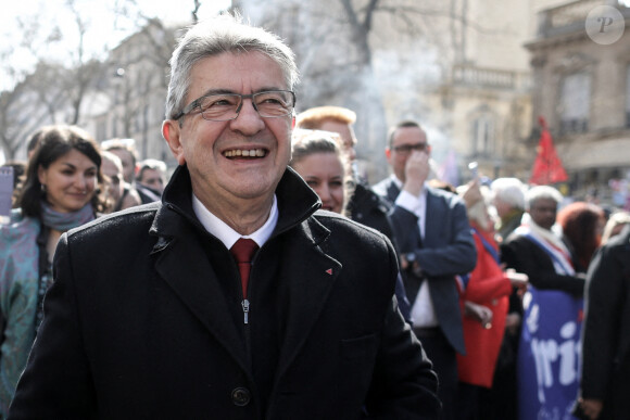 Le leader du mouvement de gauche français La France Insoumise (LFI) et candidat à l'élection présidentielle, Jean-Luc Mélenchon lors de sa traditionnelle marche présidentielle, place de la République à Paris, le 20 mars 2022. © Stéphane Lemouton/Bestimage 