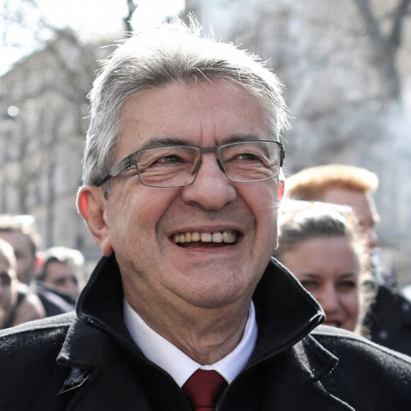 Le leader du mouvement de gauche français La France Insoumise (LFI) et candidat à l'élection présidentielle, Jean-Luc Mélenchon lors de sa traditionnelle marche présidentielle, place de la République à Paris, le 20 mars 2022. © Stéphane Lemouton/Bestimage 