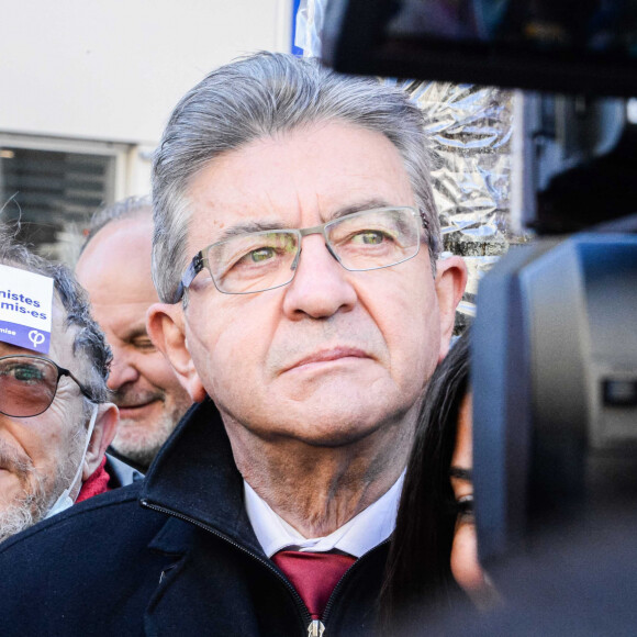 Jean-Luc Mélenchon participe à la manifestation à Paris lors de la Journée Internationale du droit des femmes, le 8 mars 2022.