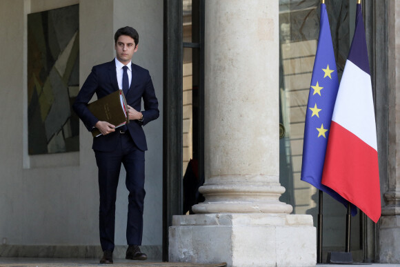 Gabriel Attal, Porte-parole du Gouvernement à la sortie du conseil des ministres, au palais de l'Elysée, Paris, le 23 mars 2022.