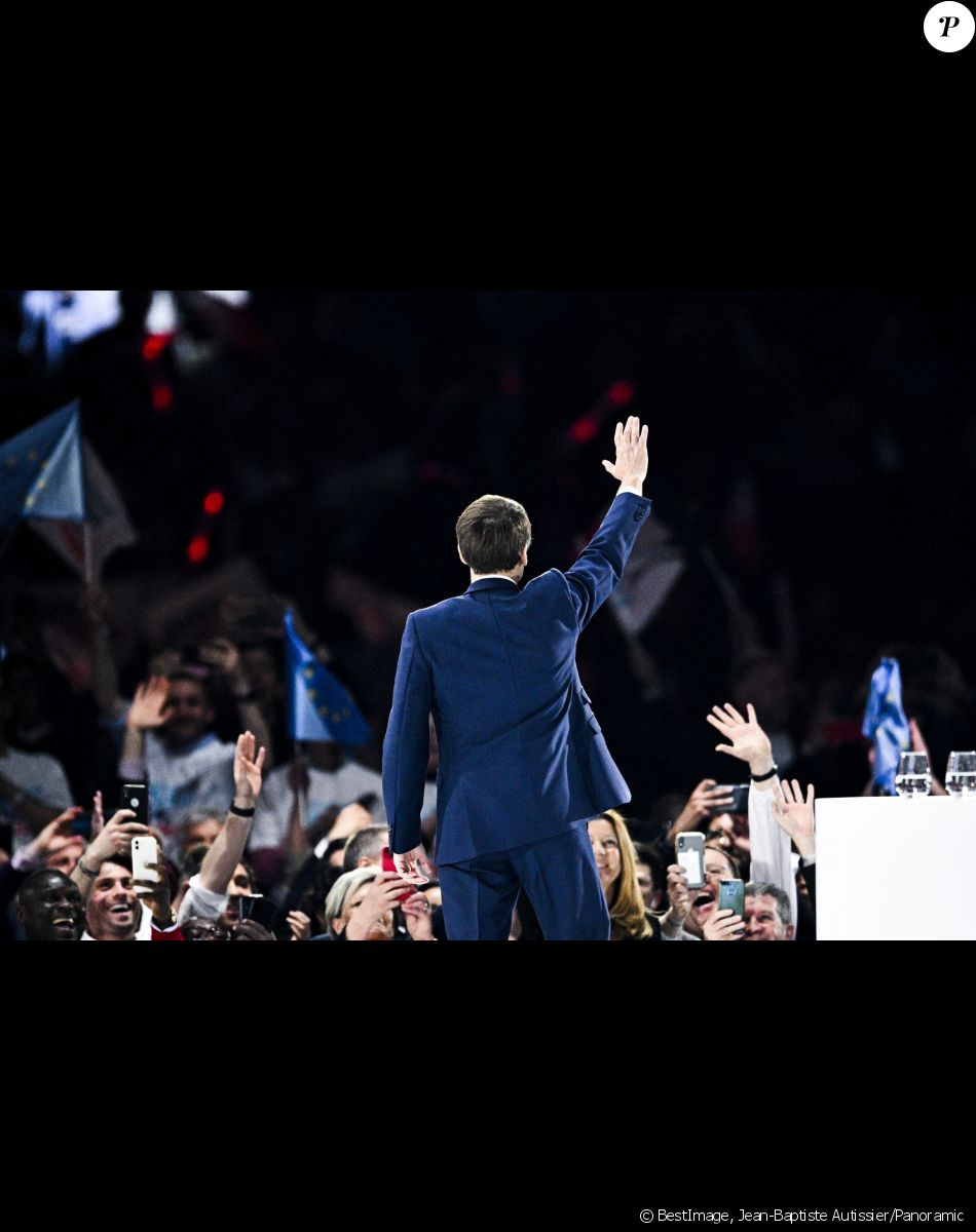 Le président de la République française et candidat du parti centriste La République en marche (LREM) à la réélection, Emmanuel Macron a effectué son premier grand meeting de campagne à La Défense Arena à Nanterre, France, le 2 avril 2022