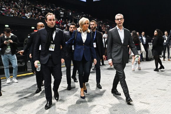 La Première Dame Brigitte Macron - Le président de la République française et candidat du parti centriste La République en marche (LREM) à la réélection a effectué son premier grand meeting de campagne à la Défense Arena à Nanterre, France, le 2 avril 2022