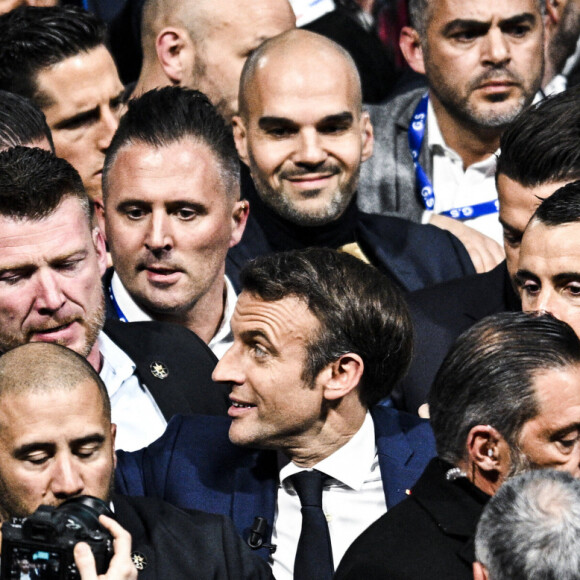 Le président de la République française et candidat du parti centriste La République en marche (LREM) à la réélection, Emmanuel Macron a effectué son premier grand meeting de campagne à la Défense Arena à Nanterre, France, le 2 avril 2022