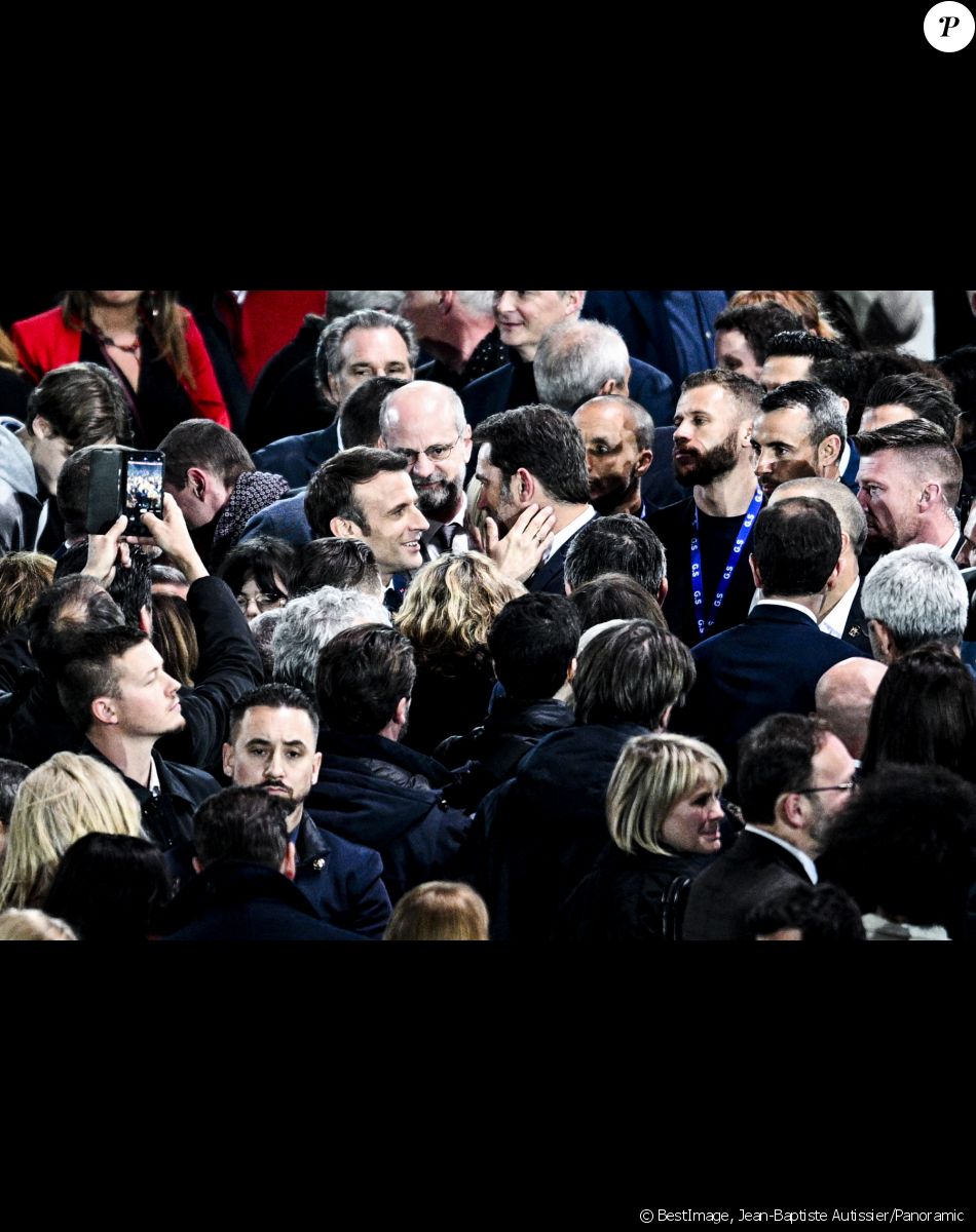 Emmanuel Macron avec Christophe Castaner et Jean-Michel Blanquer - Le président de la République française et candidat du parti centriste La République en marche (LREM) à la réélection, Emmanuel Macron a effectué son premier grand meeting de campagne à La Défense Arena à Nanterre, France, le 2 avril 2022