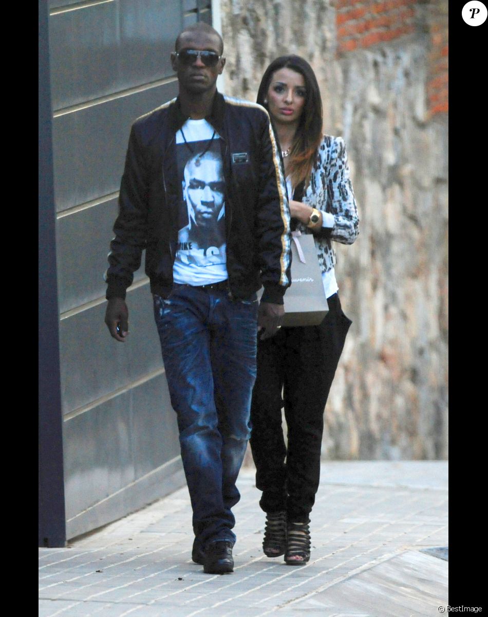 Eric Abidal et sa petite amie - Anniversaire de Cesc Fabregas a Barcelone le 4 mai 2013.