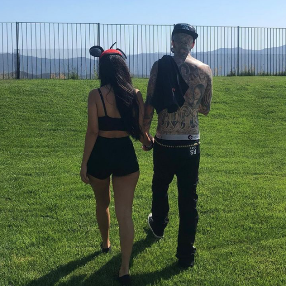 Kourtney Kardashian et Travis Barker. Avril 2021.