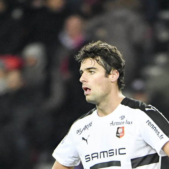 Yoann Gourcuff - Karine Ferri encourage son compagnon Yoann Gourcuff lors du match Psg-Rennes au Parc des Princes à Paris le 6 novembre 2016. (victoire 4-0 du Psg) © Pierre Perusseau/Bestimage