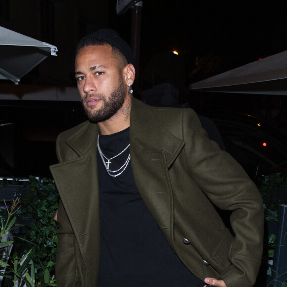 Exclusif - Neymar Jr. arrive à l'anniversaire de C.Bruna (27 ans) au restaurant Giusé Trattoria à Paris, France, le 1 octobre 2021. © Tiziano Da Silva-Pierre Perusseau/Bestimage