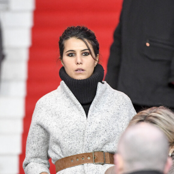 Karine Ferri encourage son compagnon Yoann Gourcuff lors du match Psg-Rennes au Parc des Princes à Paris le 6 novembre 2016. © Pierre Perusseau/Bestimage