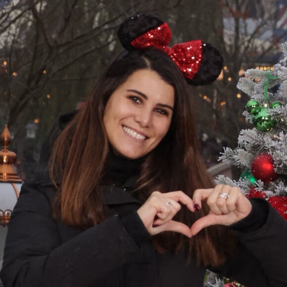 Karine Ferri - Les célébrités fêtent Noël à Disneyland Paris en novembre 2021. La féérie de Noël brille de mille feux à Disneyland Paris ! Pour célébrer l'ouverture de la saison, plusieurs célébrités se sont retrouvées au Parc pour découvrir les festivités les plus magiques d'Europe et rencontrer les Personnages Disney dans leur plus beaux habits de Noël. © Disney via Bestimage