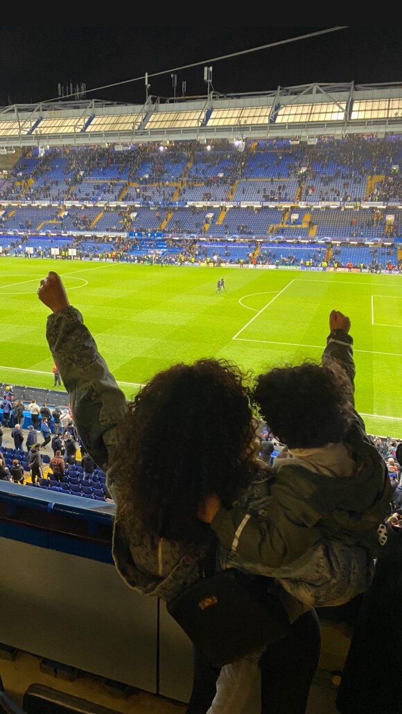 Cora Gauthier et son fils Ibrahim, venus supporter Karim Benzema.