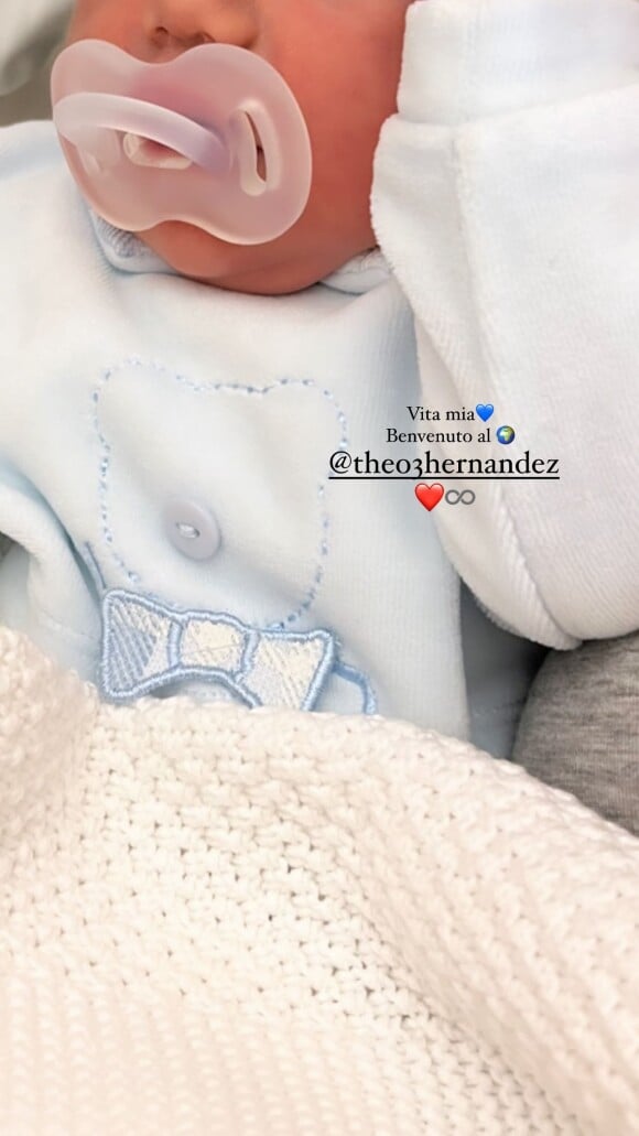 Zoe Cristofoli et Théo Hernandez ont accueilli leur premier enfant.