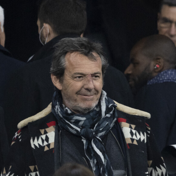 Jean-Luc Reichmann dans les tribunes lors du match de rugby du Tournoi des 6 Nations opposant la France à l'Angleterre au stade de France, à Saint-Denis, Seine Saint-Denis, France, le 19 mars 2022. © Cyril Moreau/Bestimage