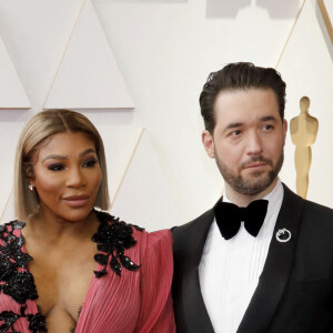 Serena Williams et son mari Alexis Ohanian au photocall de la 94ème édition de la cérémonie des Oscars à Los Angeles, le 27 mars 2022. © Future-Image via Zuma Press/Bestimage