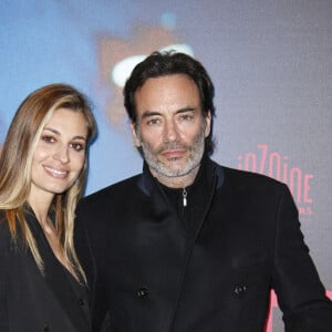 Exclusif - Anthony Delon et sa compagne Sveva Alviti - Avant-première du film "Entre les vagues" au cinéma MK2 Quai de Seine à Paris le 15 mars 2022. © Christophe Aubert via Bestimage 