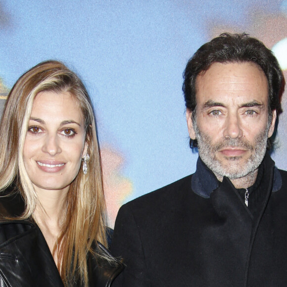 Exclusif - Anthony Delon et sa compagne Sveva Alviti - Avant-première du film "Entre les vagues" au cinéma MK2 Quai de Seine à Paris le 15 mars 2022. © Christophe Aubert via Bestimage 
