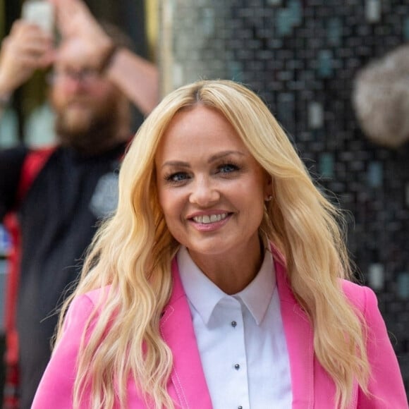 L'ancienne Spice Girl, Emma Bunton, vêtue d'un ensemble rose, quitte les studios de ITV à Londres, le 8 juin 2021. 
