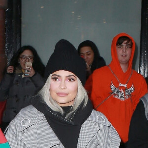 Kylie Jenner et son compagnon Travis Scott quittent leur hôtel main dans la main à New York, le 28 novembre 2018 