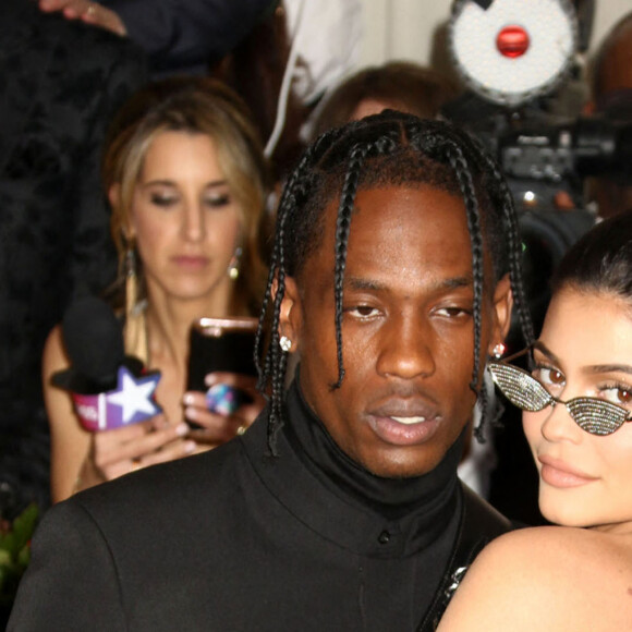 Travis Scott et sa compagne Kylie Jenner - Les célébrités arrivent à l'ouverture de l'exposition Heavenly Bodies: Fashion and the Catholic Imagination à New York le 7 mai 2018. © Nancy Kaszerman via ZUMA Wire / Bestimage