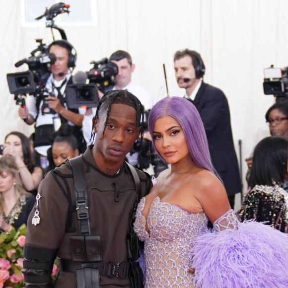 Travis Scott et sa compagne Kylie Jenner - Arrivées des people à la 71ème édition du MET Gala (Met Ball, Costume Institute Benefit) sur le thème "Camp: Notes on Fashion" au Metropolitan Museum of Art à New York, le 6 mai 2019. 