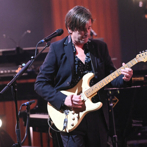 Jacques Dutronc et Thomas Dutronc - Showcase de la tournée "Dutronc & Dutronc" au Centre Evénementiel de Courbevoie, le 11 avril 2022. © Coadic Guirec/Bestimage