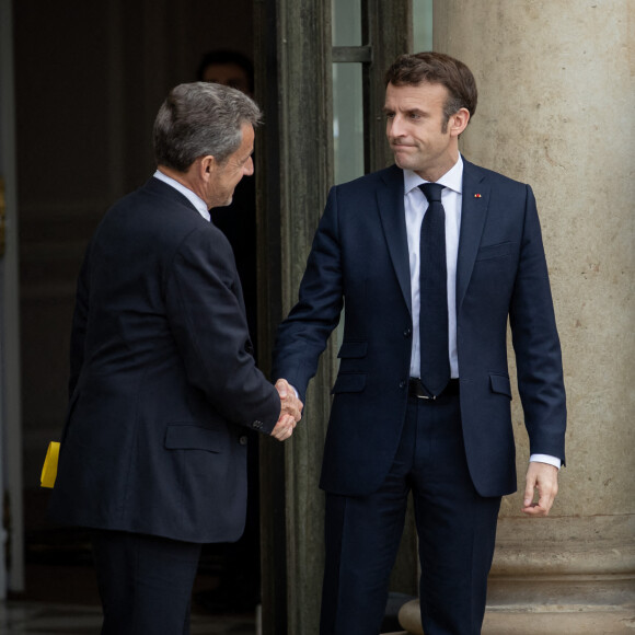 Nicolas Sarkozy et Emmanuel Macron - Le président de la République française E.Macron reçoit ses prédécesseurs pour évoquer la guerre en Ukraine au palais de l'Elysée