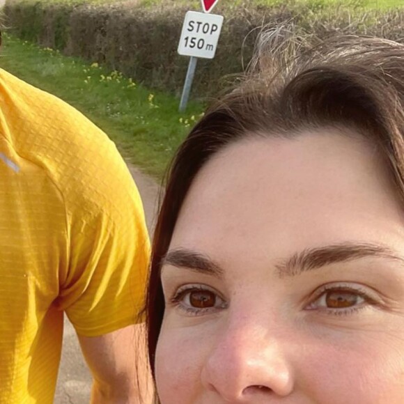 Camille Lacourt et Alice Detollenaere partent courir avec leur fils Marius.