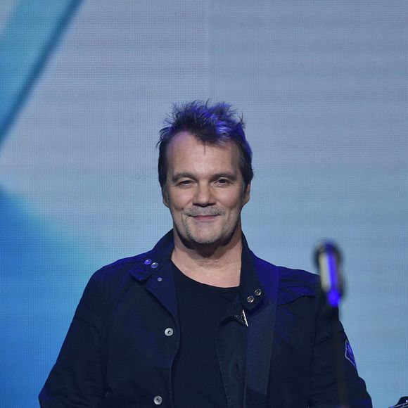 Exclusif - Zazie et Axel Bauer - Enregistrement de l'émission "Tout le monde chante contre le cancer, les stars relèvent le défi" au Palais des Congrès à Paris, qui sera diffusée le 2 janvier 2020 en prime time sur W9. Le 25 novembre 2019  © Giancarlo Gorassini / Bestimage