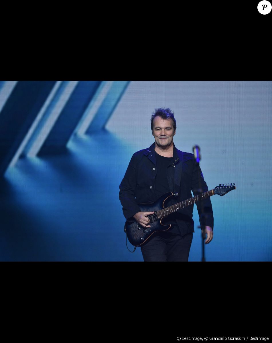Exclusif - Zazie et Axel Bauer - Enregistrement de l'émission "Tout le monde chante contre le cancer, les stars relèvent le défi" au Palais des Congrès à Paris, qui sera diffusée le 2 janvier 2020 en prime time sur W9. Le 25 novembre 2019 © Giancarlo Gorassini / Bestimage