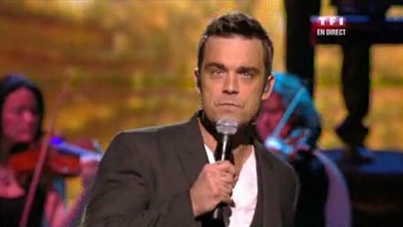 Robbie Williams interprète Morning Sun et reçoit un prix d'honneur des mains de Sofia Essaïdi et Elsa Pataky !